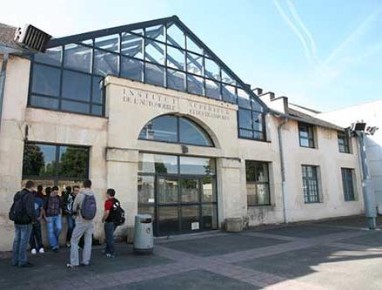 INSTITUT SUPÉRIEUR DE L'AUTOMOBILE ET DES TRANSPORTS (ISAT) - uB